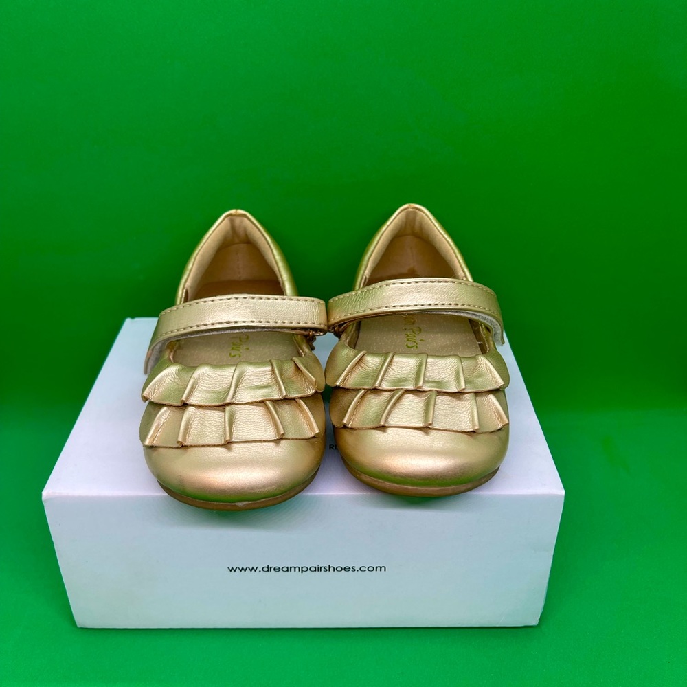 toddler shoes size7, gold.